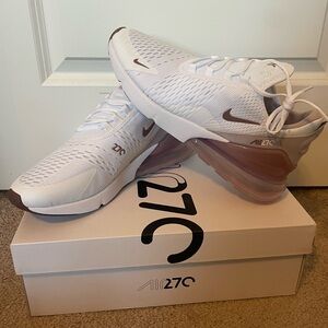 Nike women’s Air Max 270 NEVER WORN